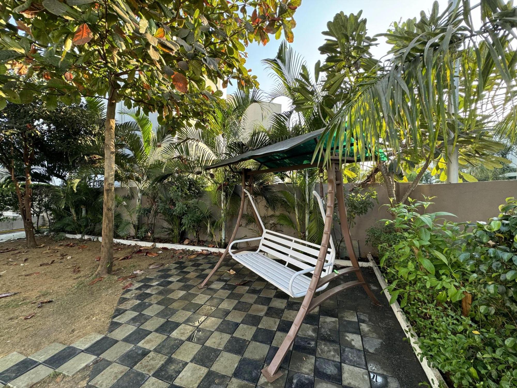 Castillo The Villa Near Kamrej Surat Exterior photo