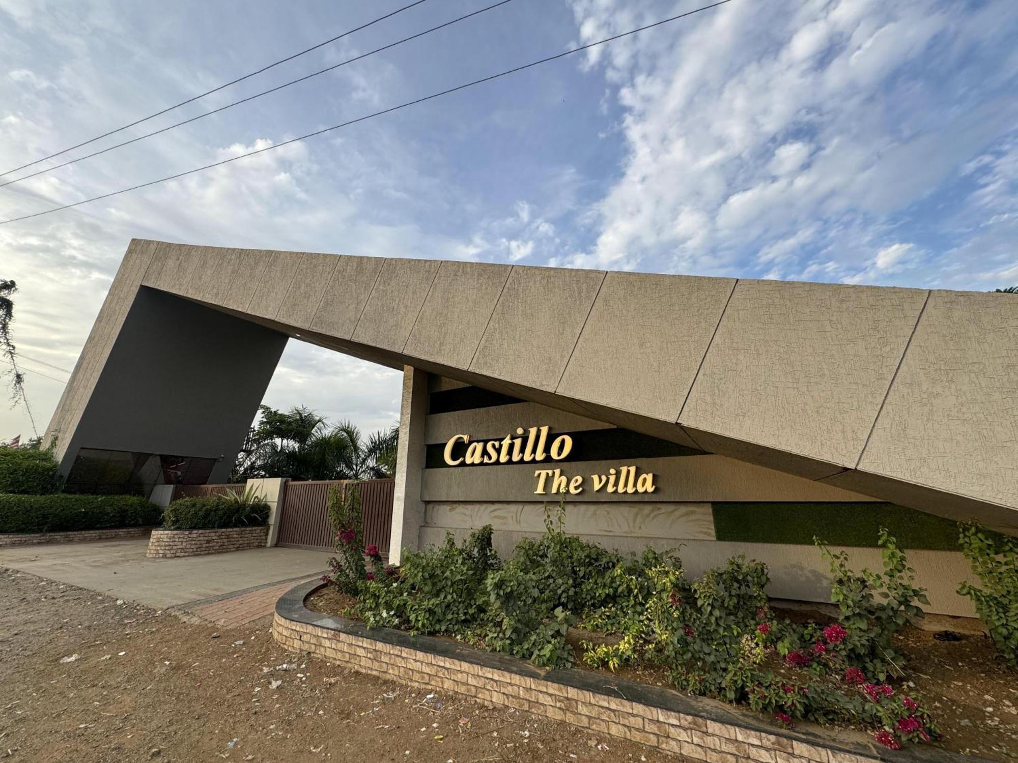 Castillo The Villa Near Kamrej Surat Exterior photo